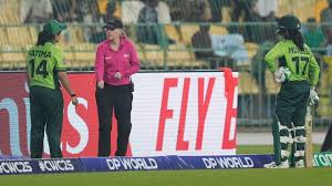  मुनीबा अली के रन आउट पर मचा बवाल